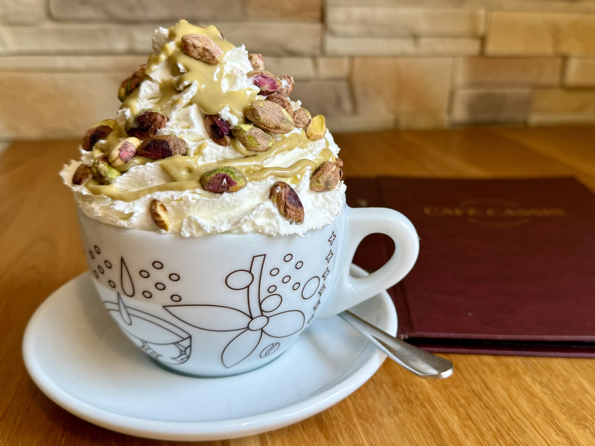 Originální kávové nápoje v Café Cassis