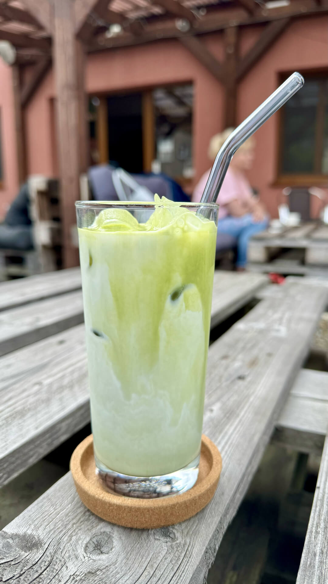 Venkovní posezení v Café Cassis